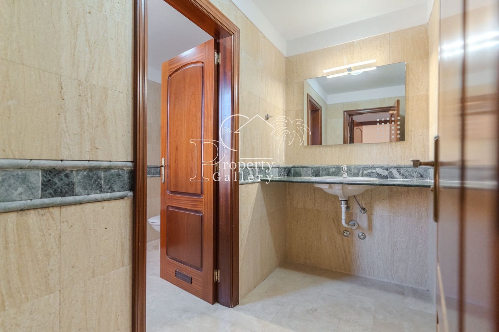 3 sypialnia Dom na sprzedaż w Playa del Duque z basenem garażem - 1 280 000 € (Ref: 9451767)