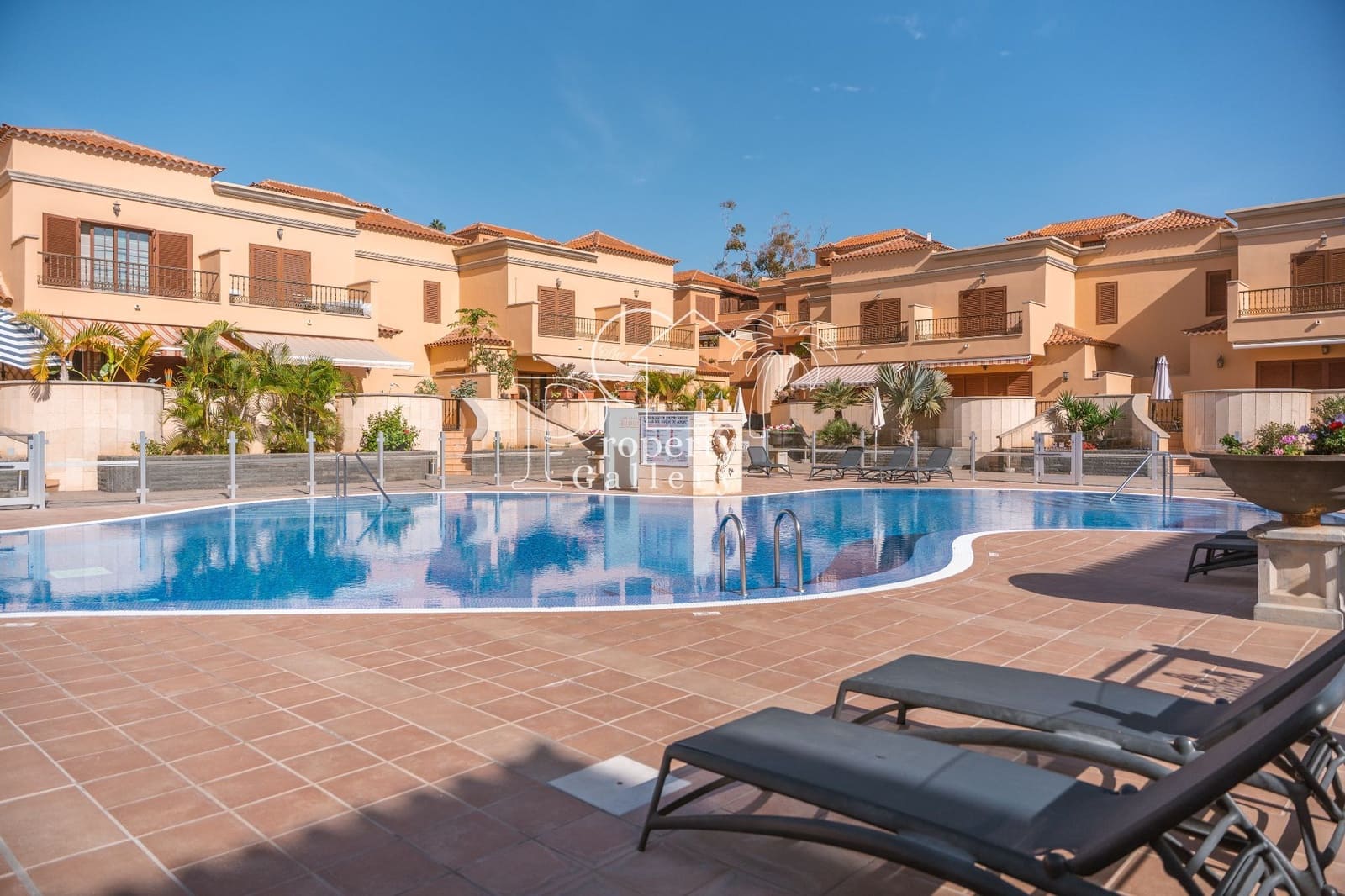 3 sypialnia Dom na sprzedaż w Playa del Duque z basenem garażem - 1 280 000 € (Ref: 9451767)