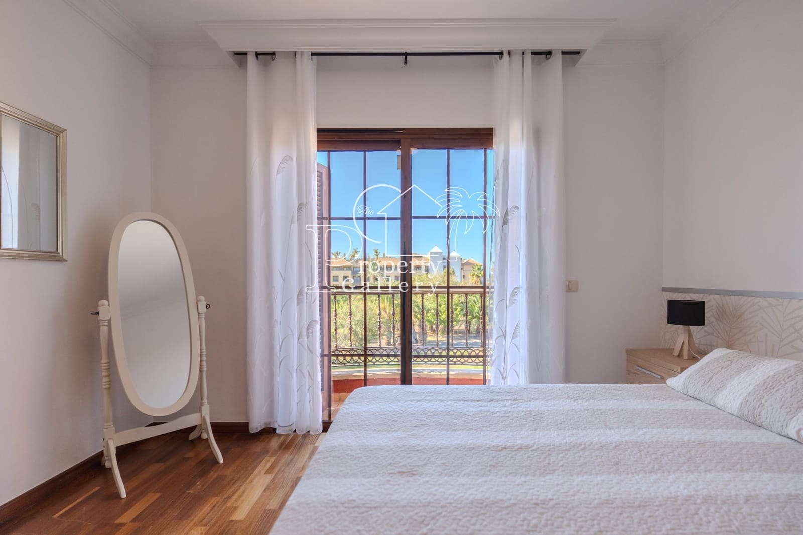 3 sypialnia Dom na sprzedaż w Playa del Duque z basenem garażem - 1 280 000 € (Ref: 9451767)