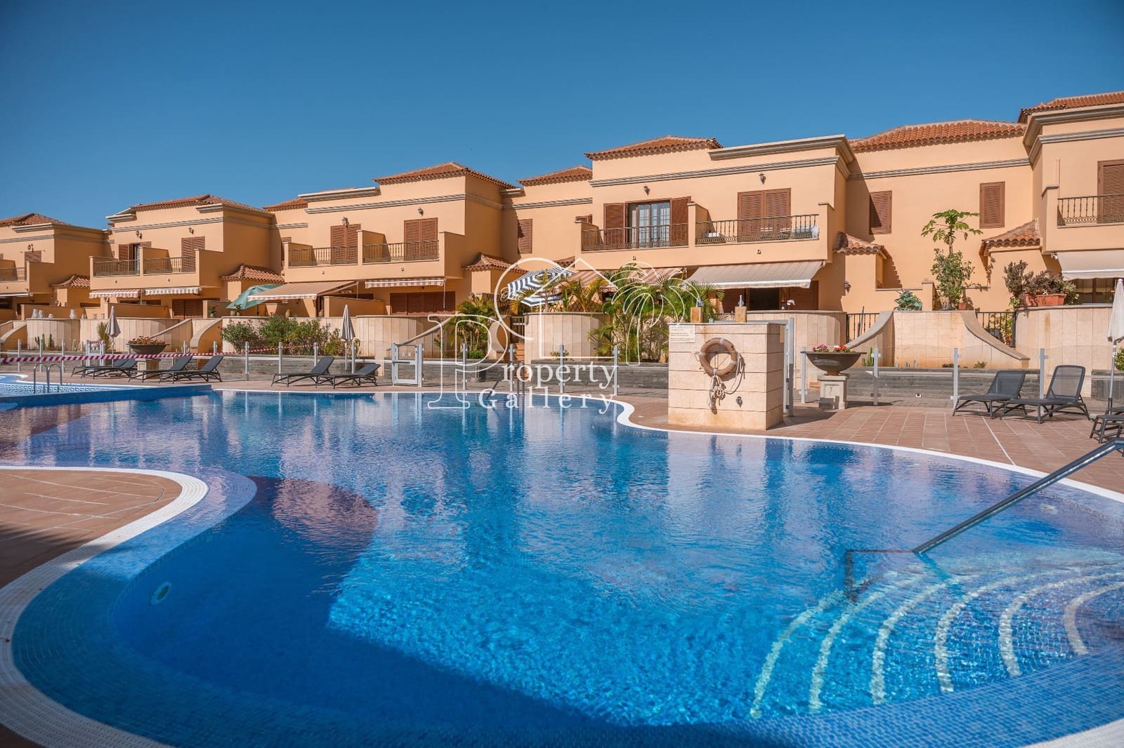 3 sypialnia Dom na sprzedaż w Playa del Duque z basenem garażem - 1 280 000 € (Ref: 9451767)