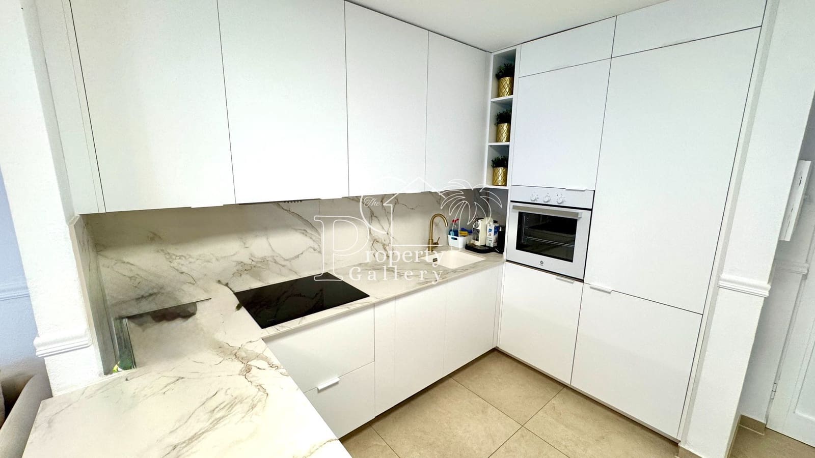 1 sypialnia Apartament na sprzedaż w Los Cristianos z basenem garażem - 470 000 € (Ref: 9508233)