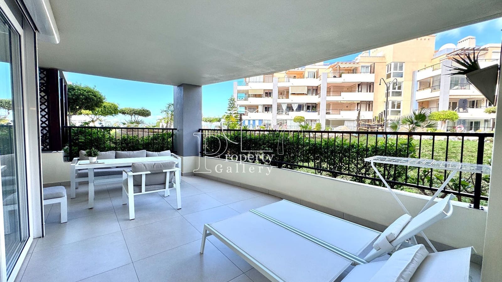 1 sypialnia Apartament na sprzedaż w Los Cristianos z basenem garażem - 470 000 € (Ref: 9508233)