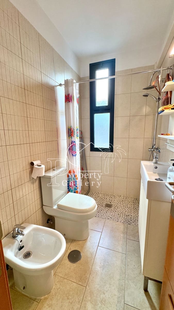 6 bedroom Villa for sale in Granadilla de Abona with pool garage - € 795,000 (Ref: 9533139)