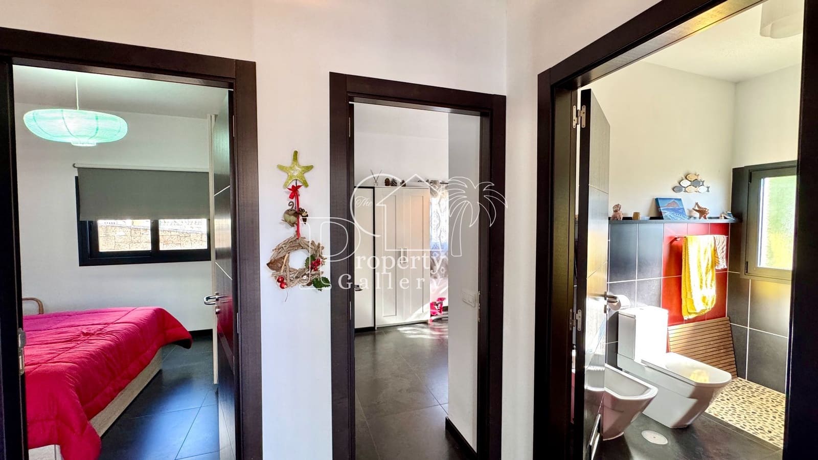 6 bedroom Villa for sale in Granadilla de Abona with pool garage - € 795,000 (Ref: 9533139)