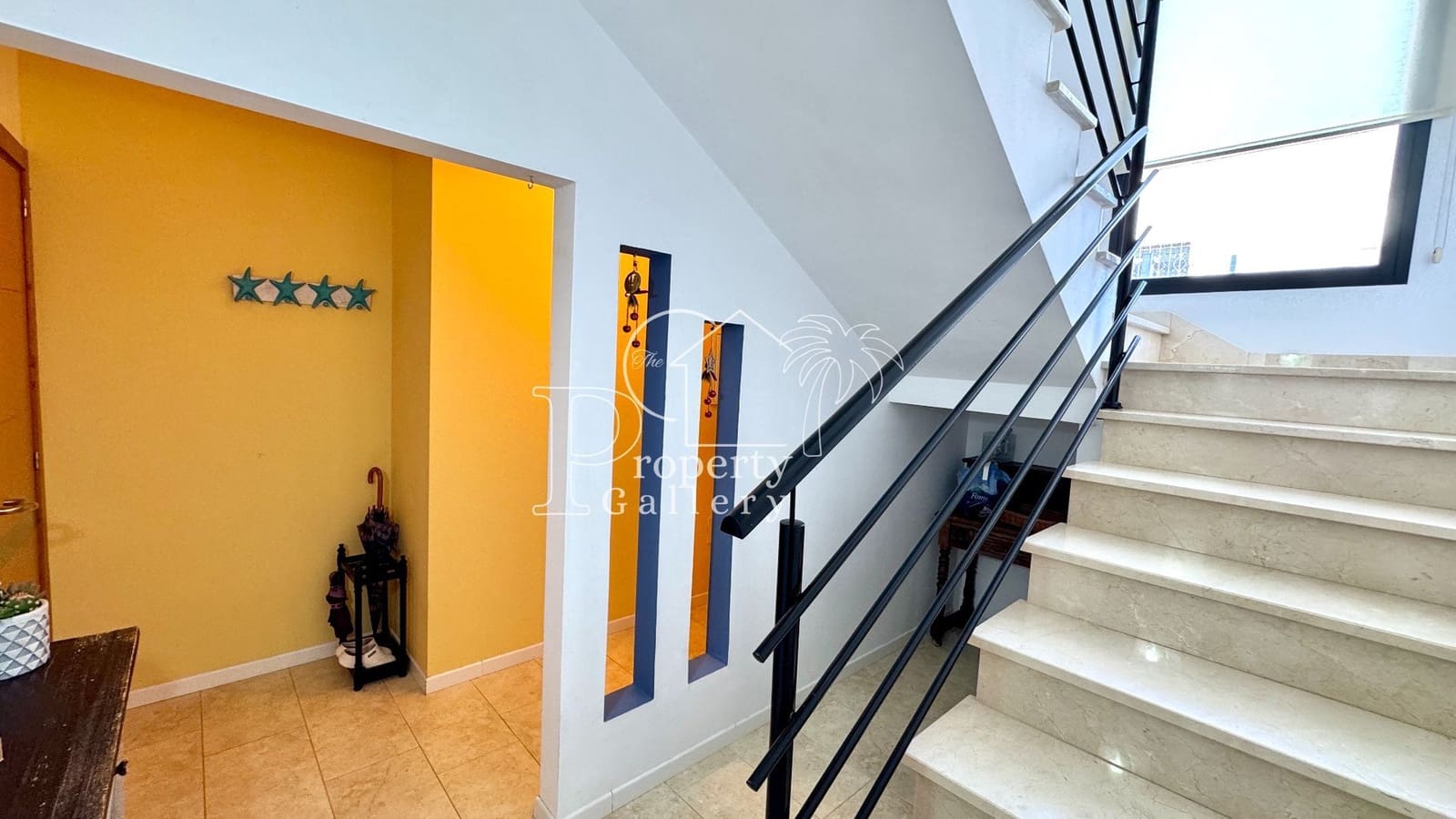 6 bedroom Villa for sale in Granadilla de Abona with pool garage - € 795,000 (Ref: 9533139)