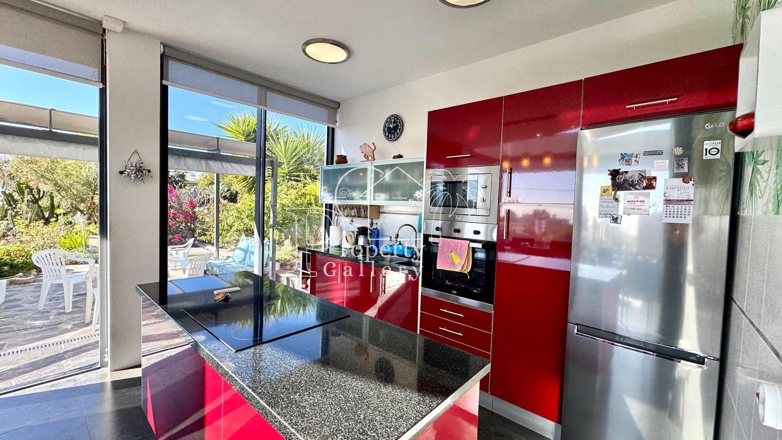 6 bedroom Villa for sale in Granadilla de Abona with pool garage - € 795,000 (Ref: 9533139)