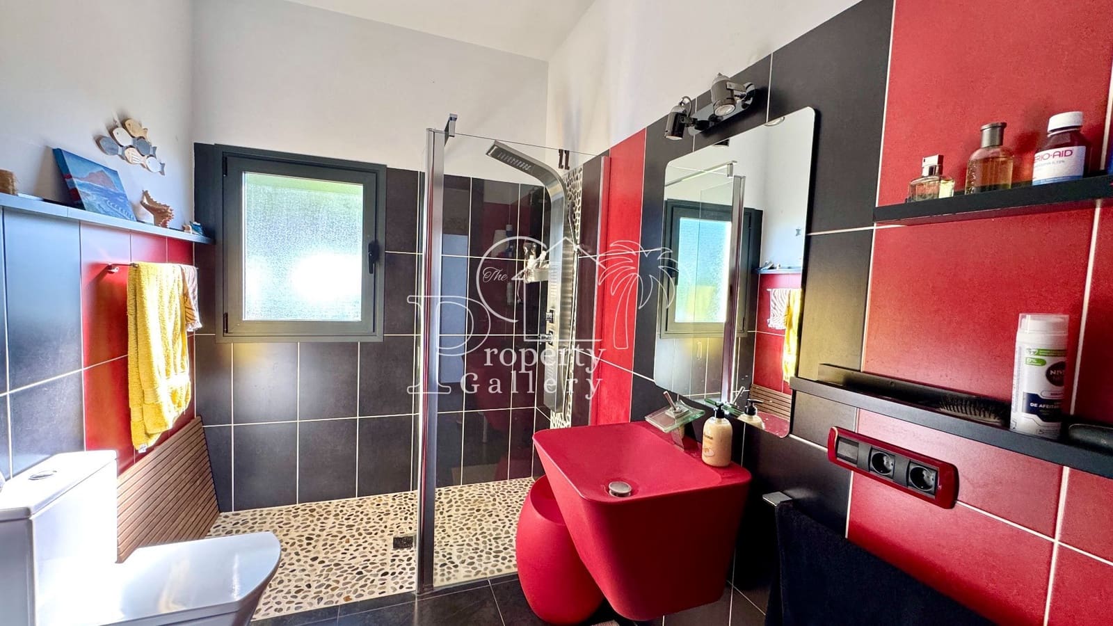 6 bedroom Villa for sale in Granadilla de Abona with pool garage - € 795,000 (Ref: 9533139)