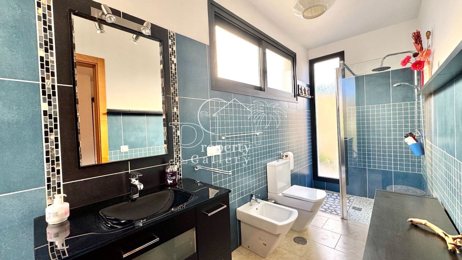 6 bedroom Villa for sale in Granadilla de Abona with pool garage - € 795,000 (Ref: 9533139)