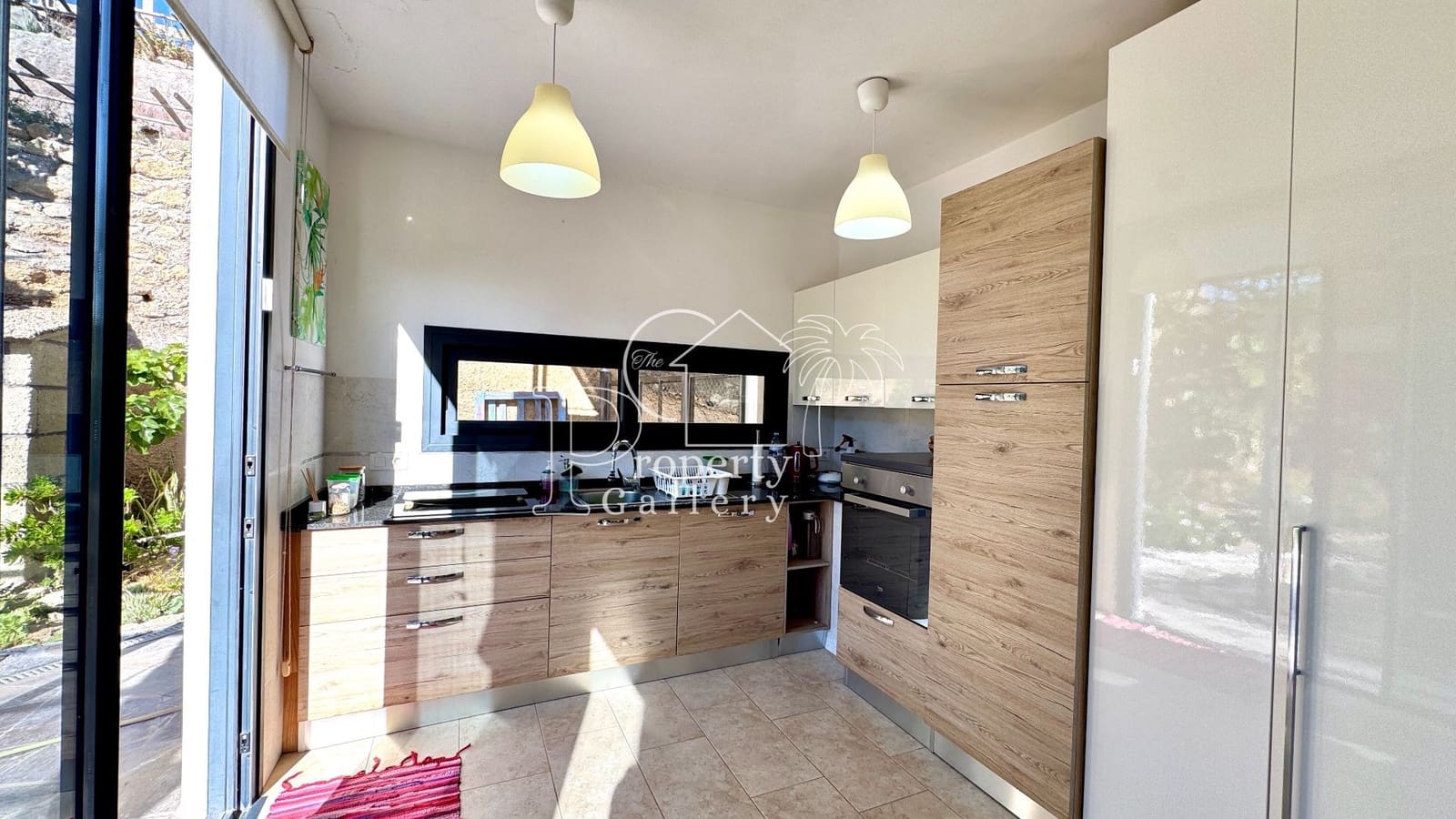 6 bedroom Villa for sale in Granadilla de Abona with pool garage - € 795,000 (Ref: 9533139)