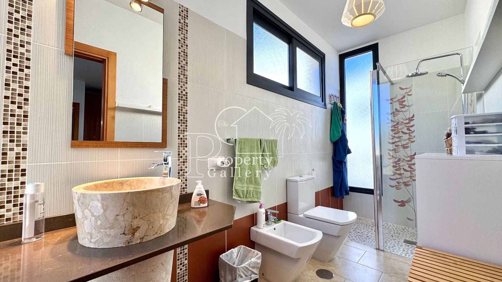 6 bedroom Villa for sale in Granadilla de Abona with pool garage - € 795,000 (Ref: 9533139)