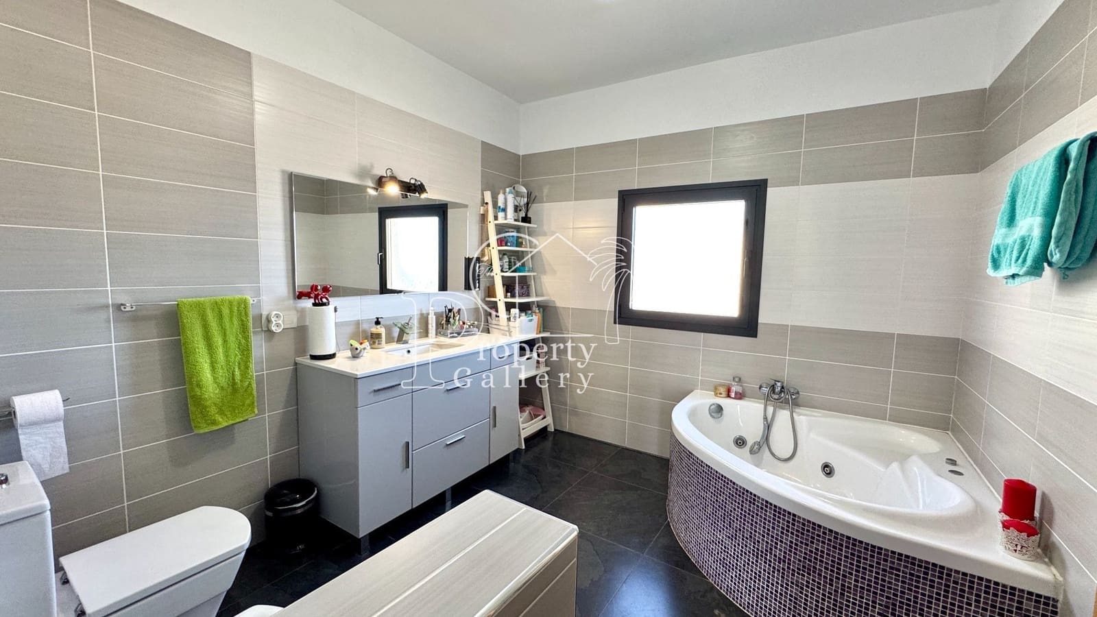 6 bedroom Villa for sale in Granadilla de Abona with pool garage - € 795,000 (Ref: 9533139)