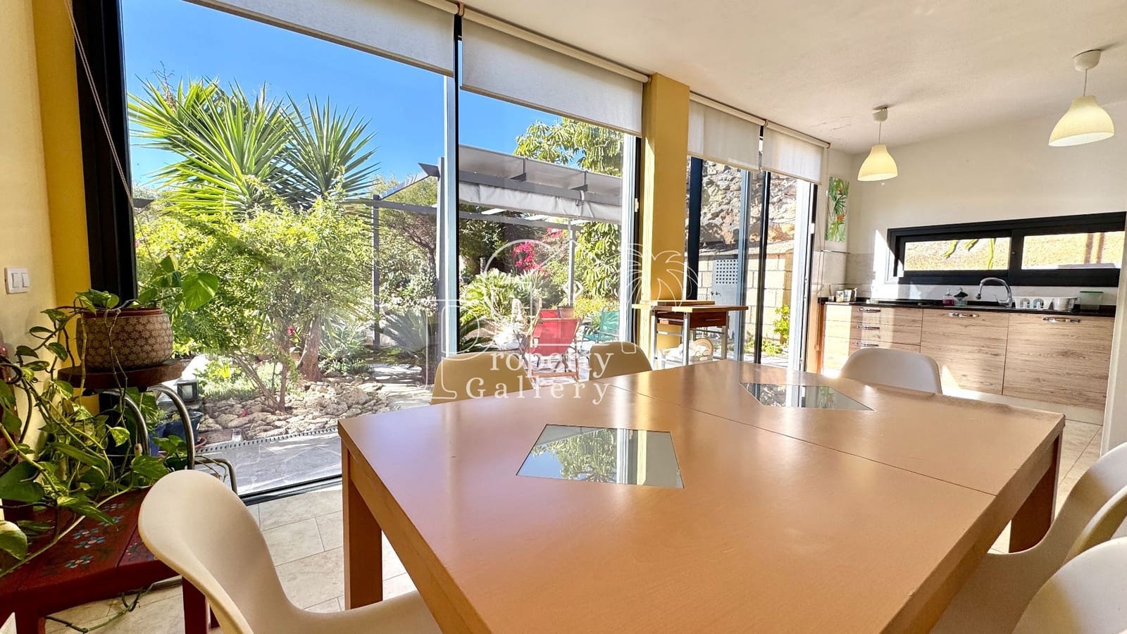 6 bedroom Villa for sale in Granadilla de Abona with pool garage - € 795,000 (Ref: 9533139)