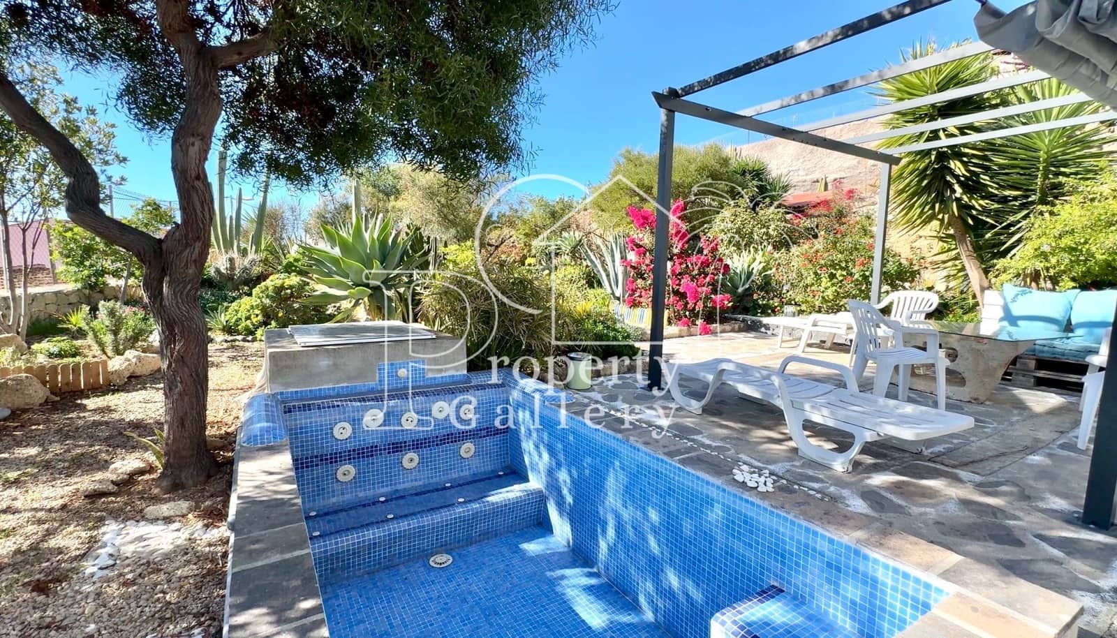 6 bedroom Villa for sale in Granadilla de Abona with pool garage - € 795,000 (Ref: 9533139)