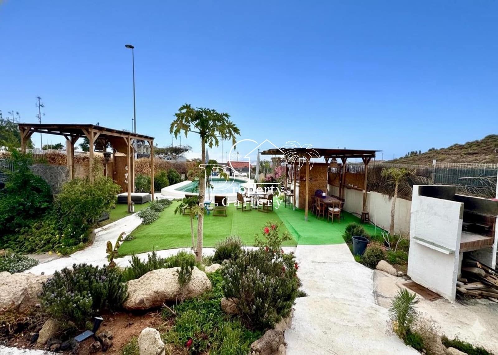 Chalet de 6 habitaciones en San Isidro de Abona en venta con piscina garaje - 965.000 € (Ref: 9600886)