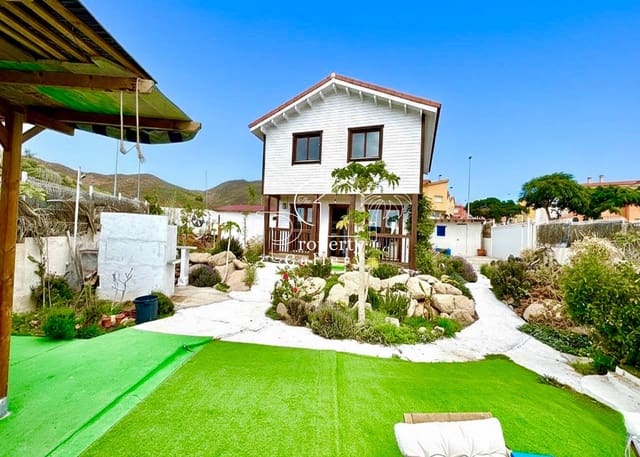 Chalet de 6 habitaciones en San Isidro de Abona, Granadilla de Abona en venta con piscina garaje - 965.000 € (Ref: 9600886)