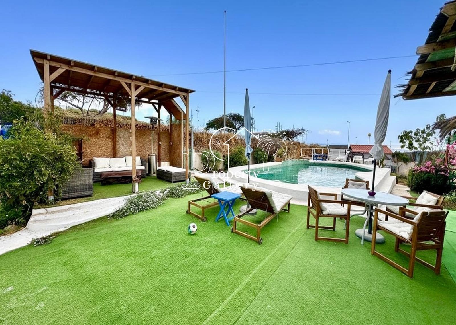 Chalet de 6 habitaciones en San Isidro de Abona en venta con piscina garaje - 965.000 € (Ref: 9600886)