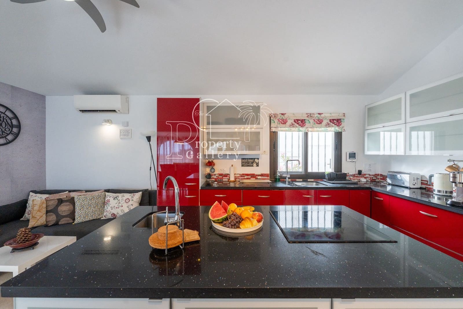 4 makuuhuone Huvila myytävänä paikassa Amarilla Golf mukana uima-altaan 
autotalli - 1 100 000 € (Ref: 9747555)