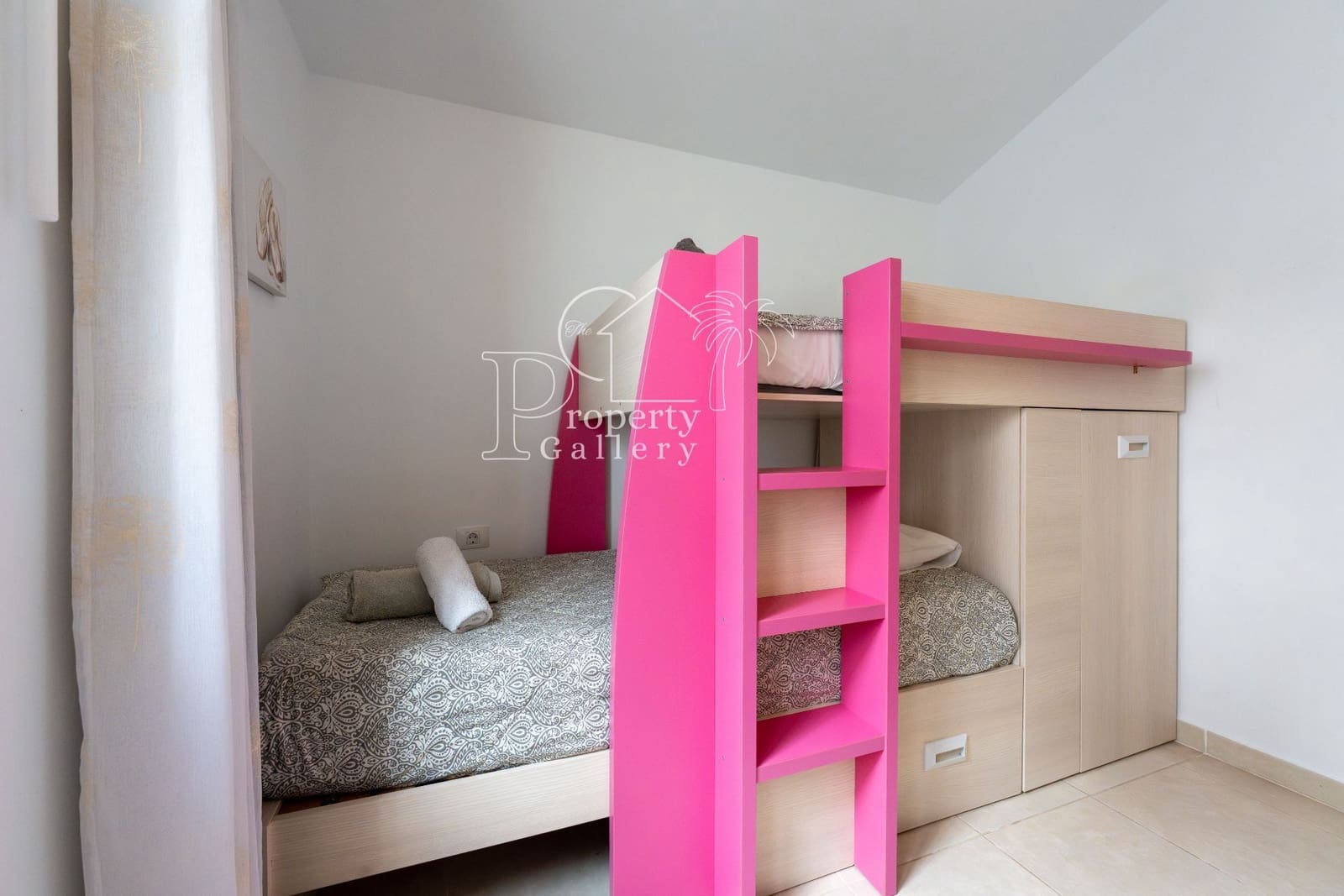 4 makuuhuone Huvila myytävänä paikassa Amarilla Golf mukana uima-altaan 
autotalli - 1 100 000 € (Ref: 9747555)