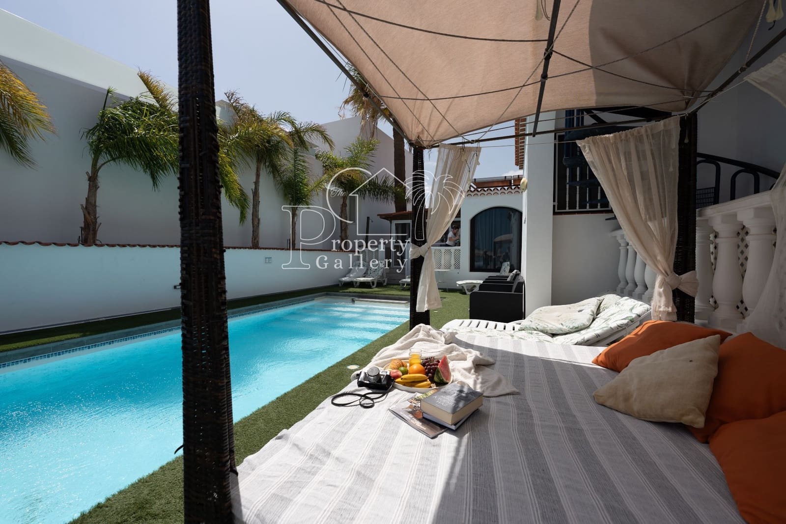 4 makuuhuone Huvila myytävänä paikassa Amarilla Golf mukana uima-altaan 
autotalli - 1 100 000 € (Ref: 9747555)