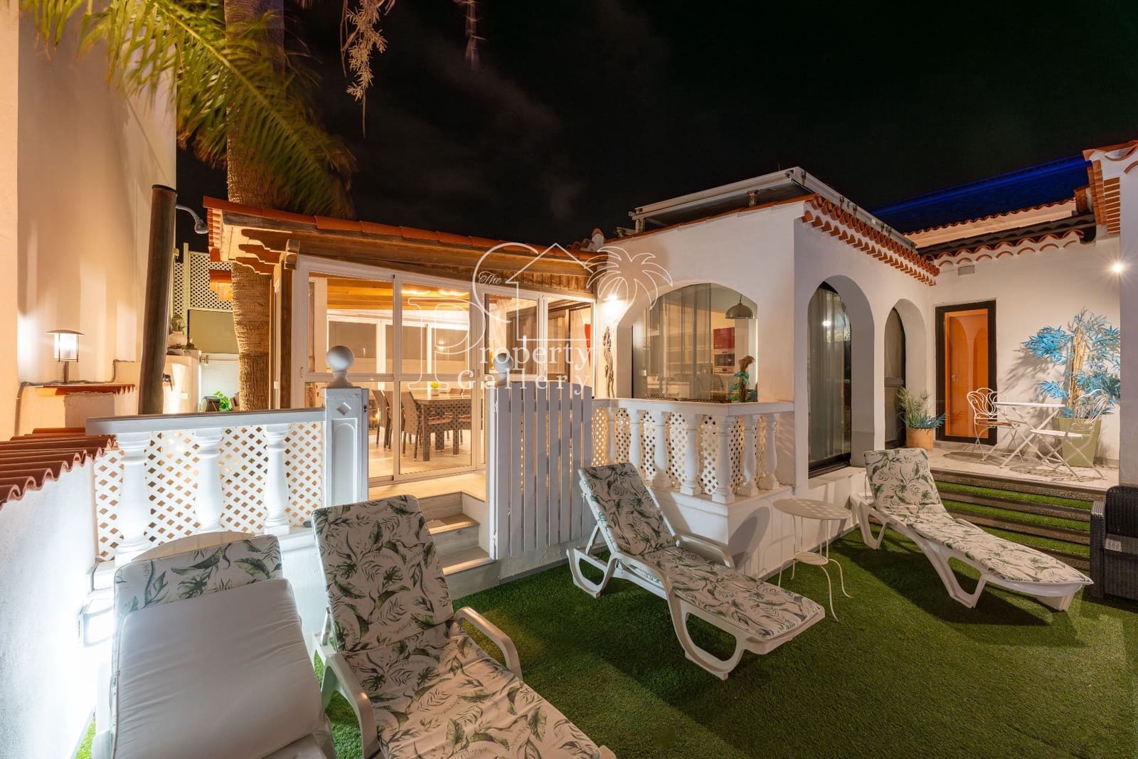 4 makuuhuone Huvila myytävänä paikassa Amarilla Golf mukana uima-altaan 
autotalli - 1 100 000 € (Ref: 9747555)