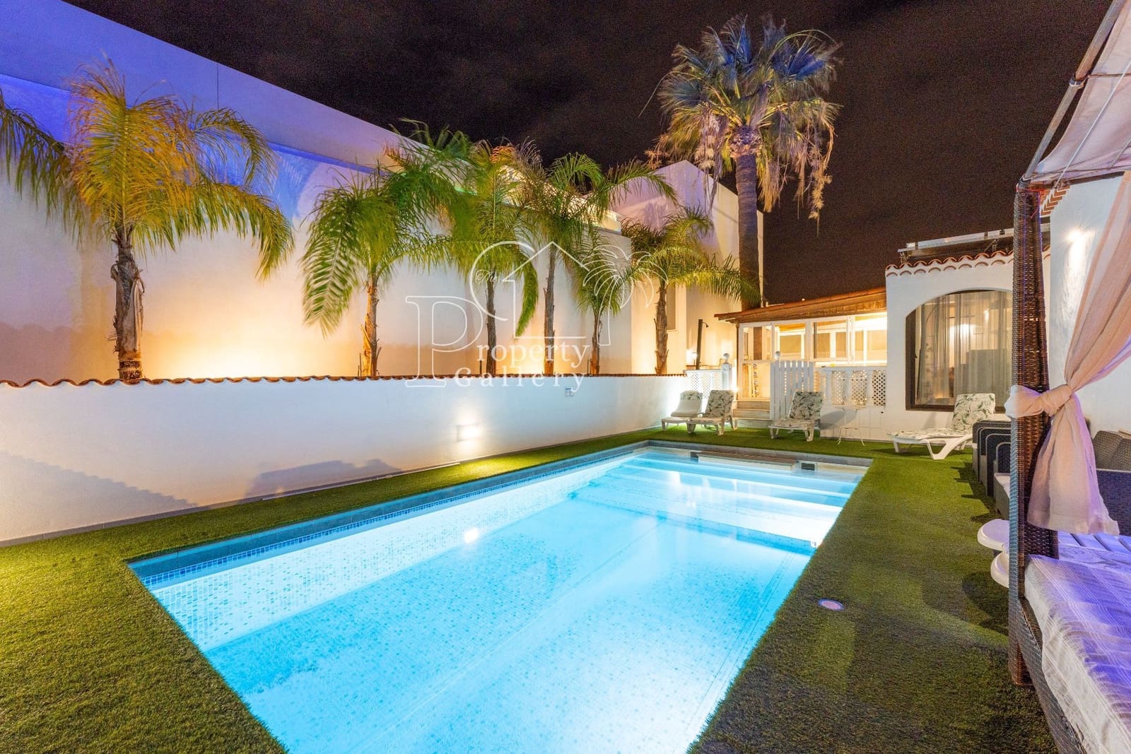 4 makuuhuone Huvila myytävänä paikassa Amarilla Golf mukana uima-altaan 
autotalli - 1 100 000 € (Ref: 9747555)