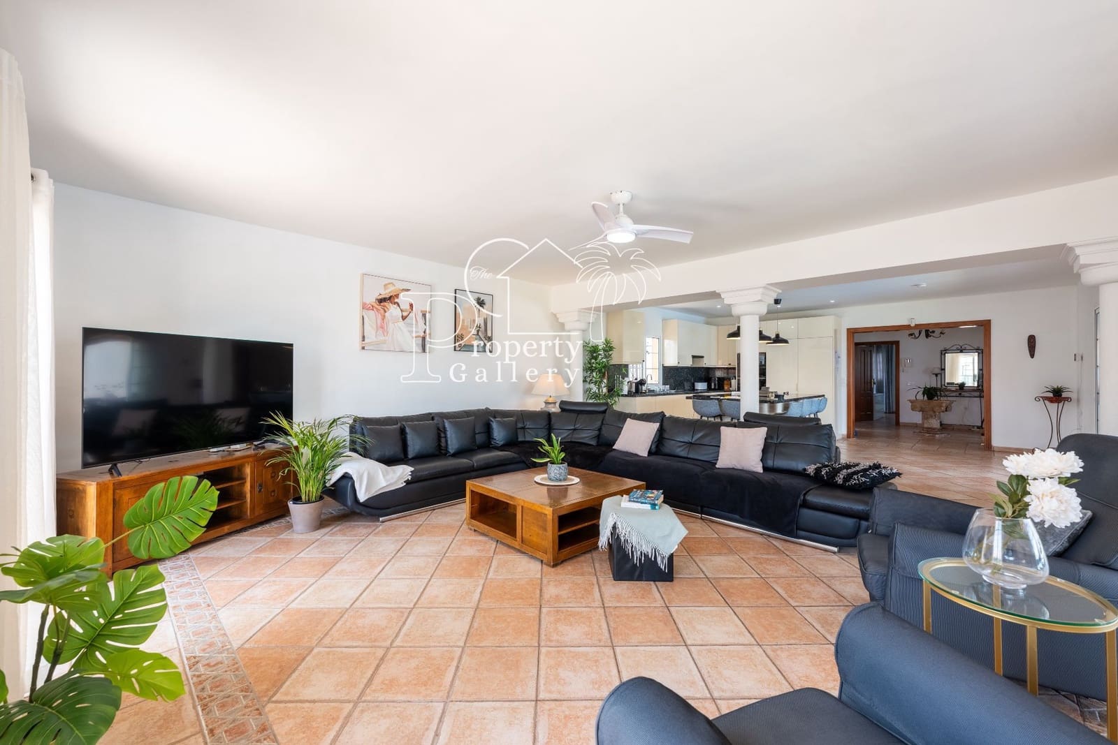 8 bedroom Villa for sale in Golf del Sur with pool garage - € 1,800,000 (Ref: 9747556)