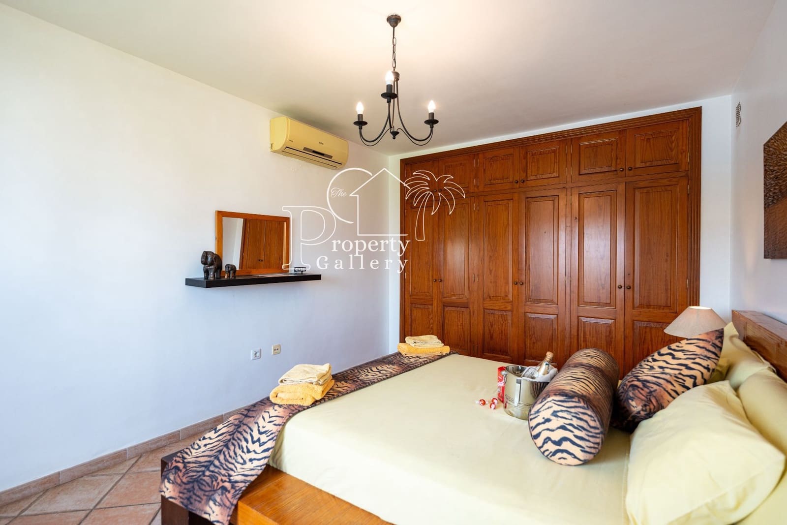 8 bedroom Villa for sale in Golf del Sur with pool garage - € 1,800,000 (Ref: 9747556)