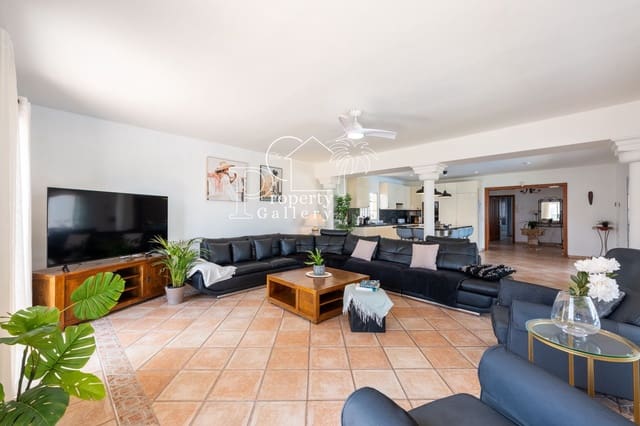 8 bedroom Villa for sale in Golf del Sur, San Miguel de Abona with pool garage - € 1,800,000 (Ref: 9747556)