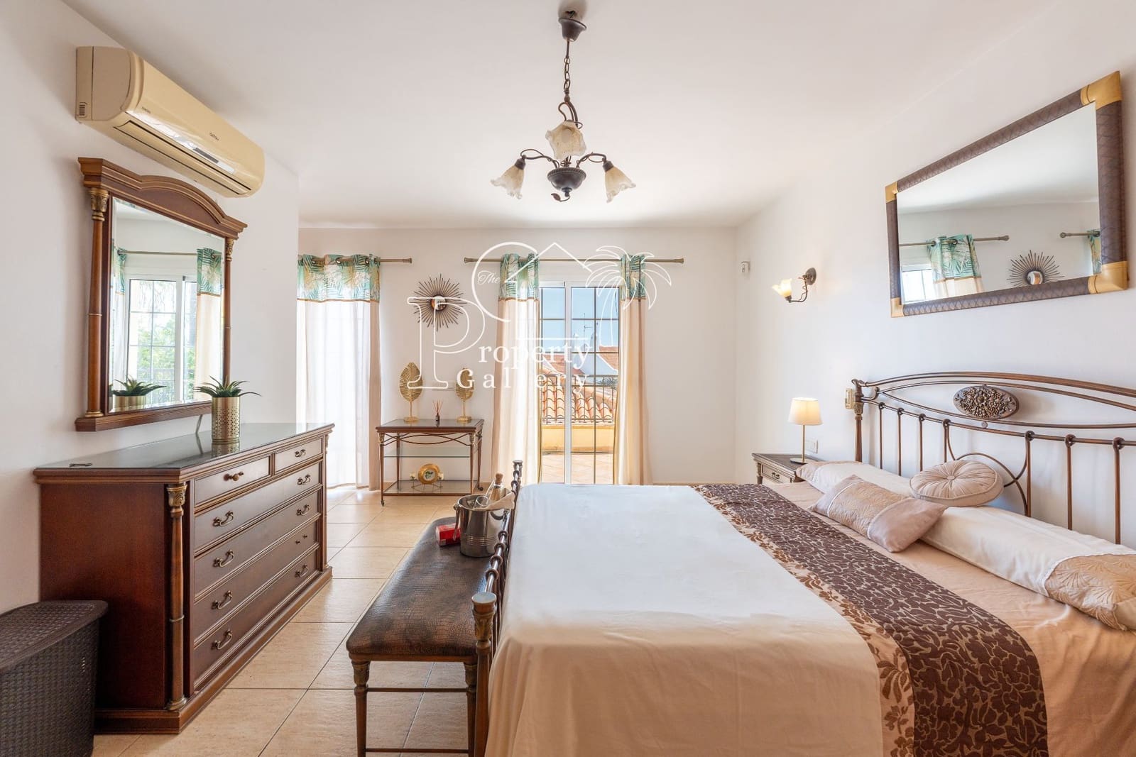 8 bedroom Villa for sale in Golf del Sur with pool garage - € 1,800,000 (Ref: 9747556)