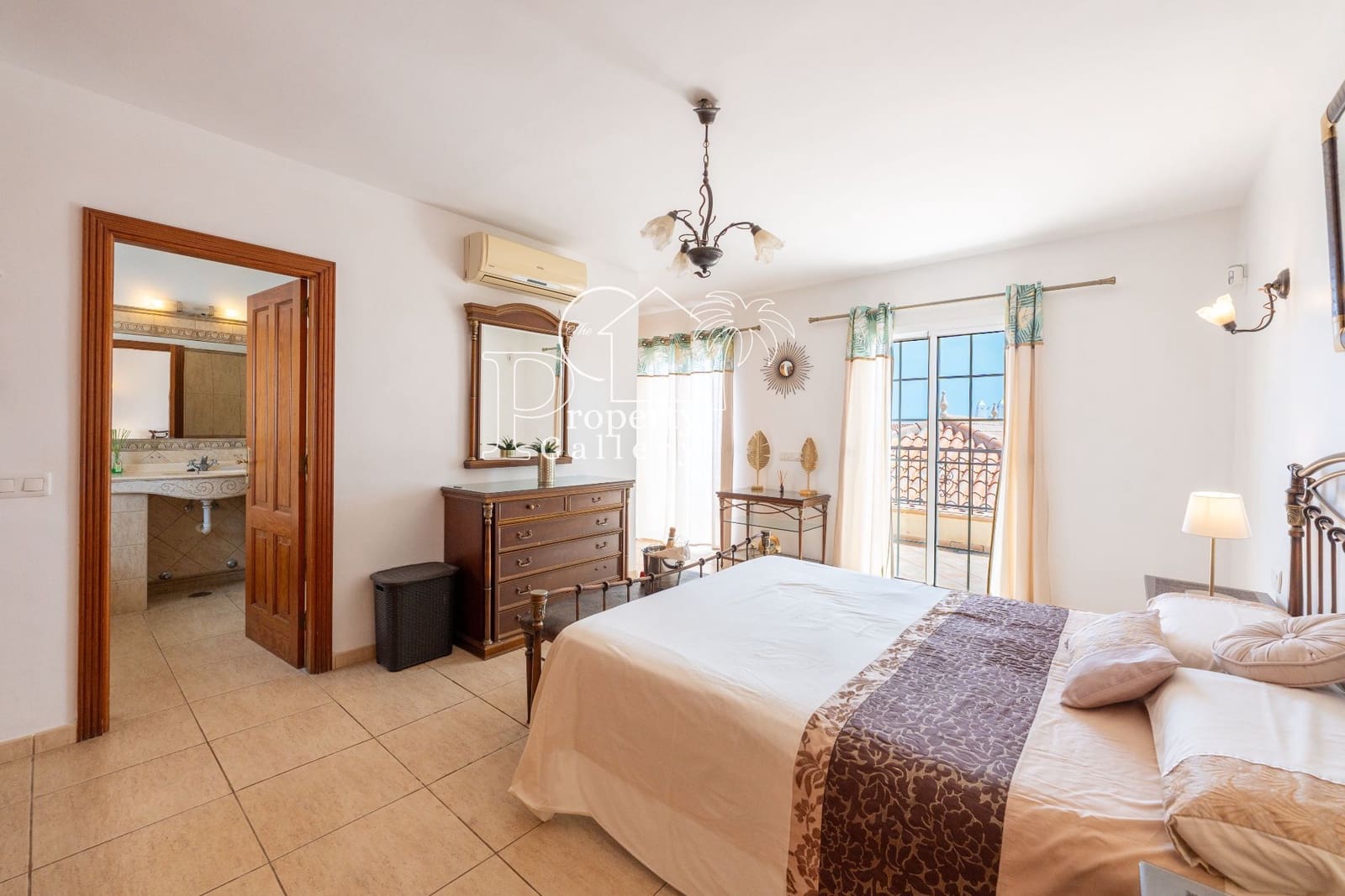 8 bedroom Villa for sale in Golf del Sur with pool garage - € 1,800,000 (Ref: 9747556)