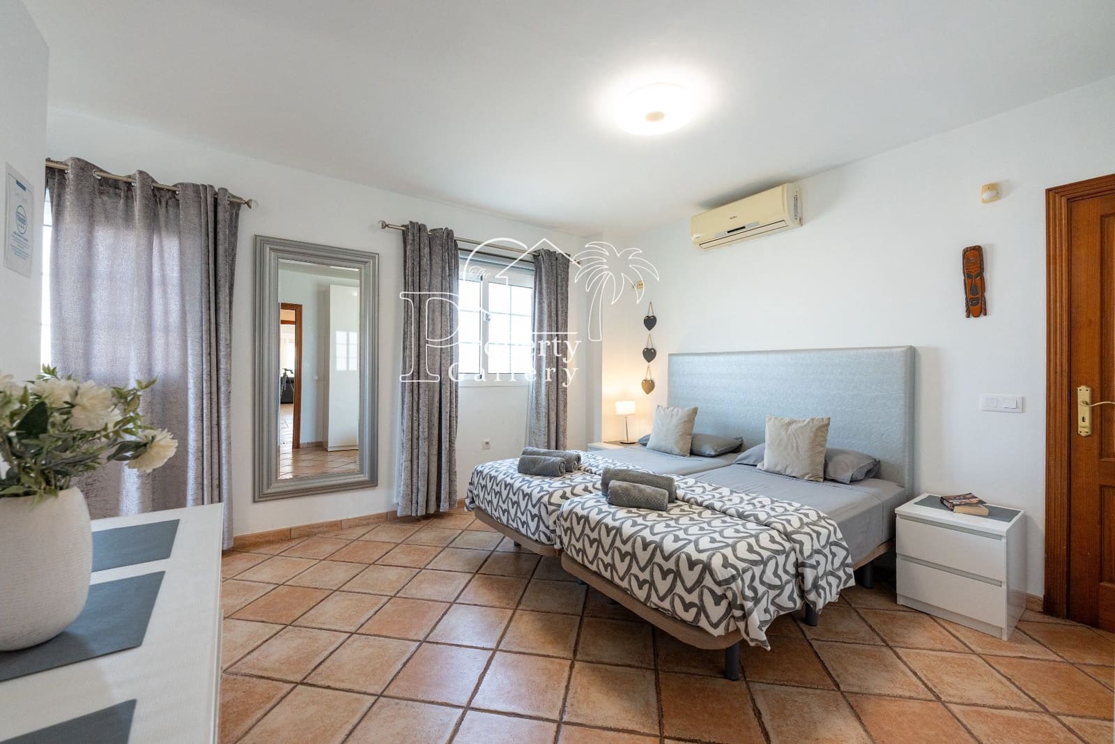 8 bedroom Villa for sale in Golf del Sur with pool garage - € 1,800,000 (Ref: 9747556)