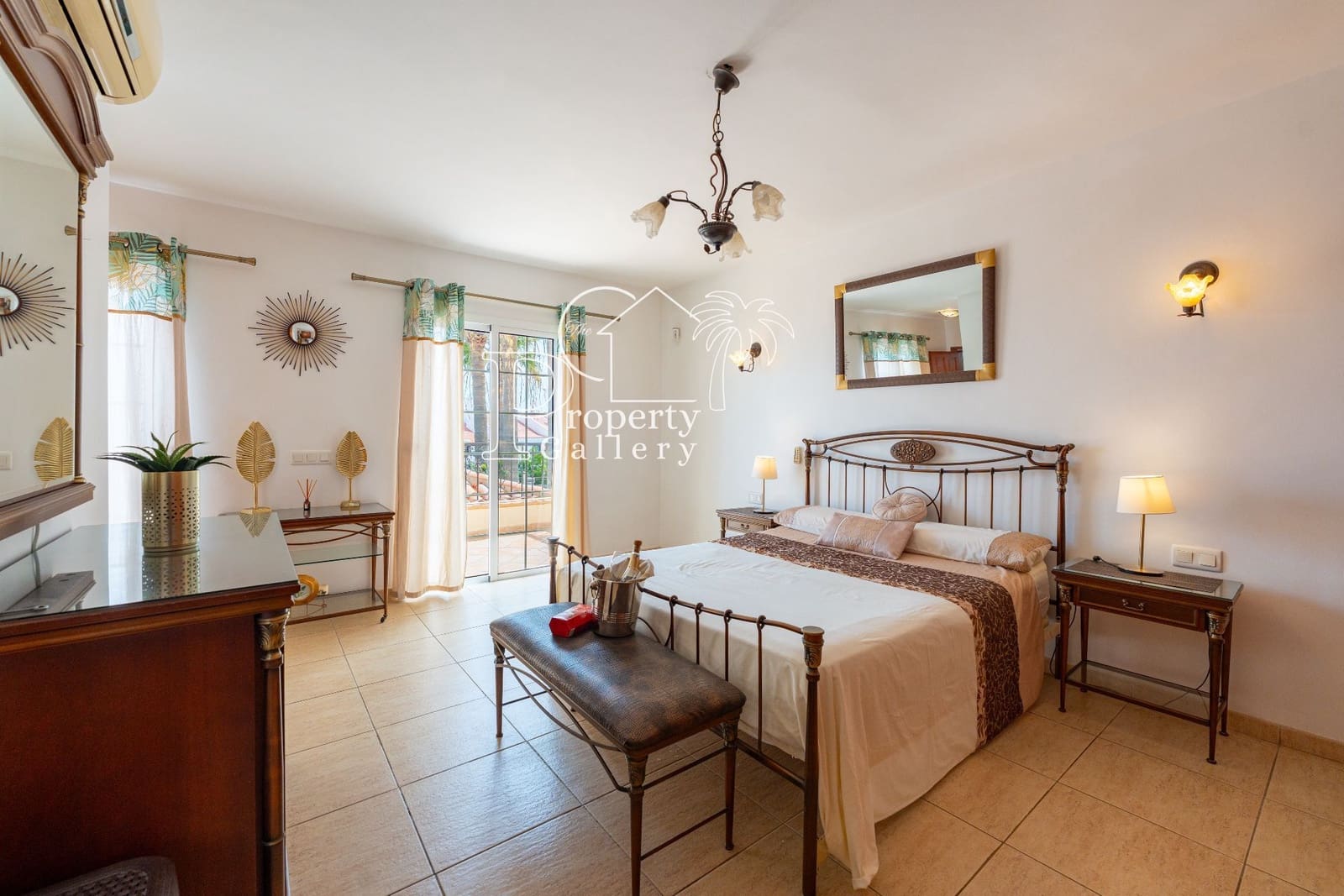 8 bedroom Villa for sale in Golf del Sur with pool garage - € 1,800,000 (Ref: 9747556)