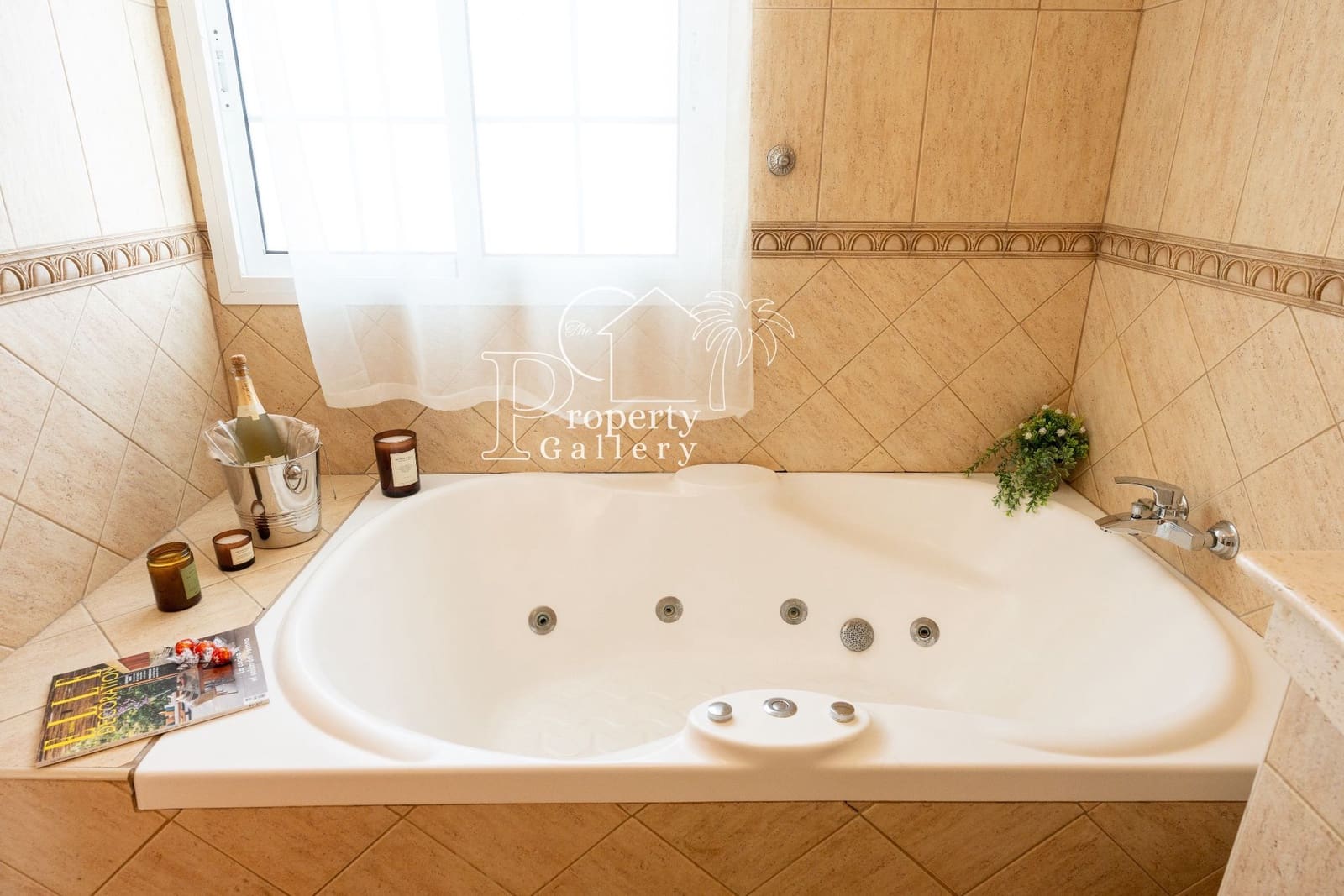 8 bedroom Villa for sale in Golf del Sur with pool garage - € 1,800,000 (Ref: 9747556)