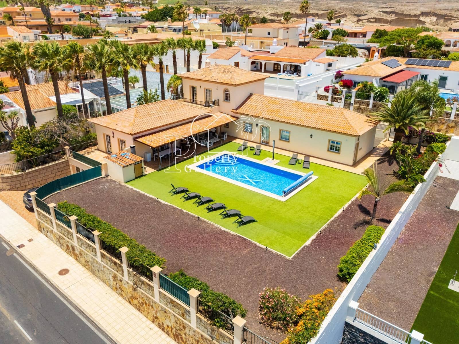 8 bedroom Villa for sale in Golf del Sur with pool garage - € 1,800,000 (Ref: 9747556)