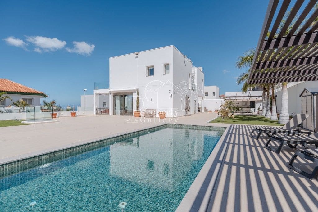 5 slaapkamer Villa te koop in Torviscas met zwembad garage - € 2.100.000 (Ref: 9807563)