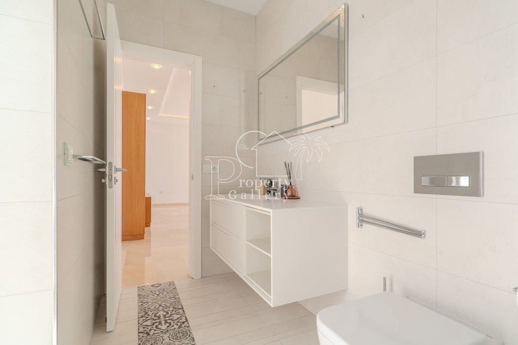 5 slaapkamer Villa te koop in Torviscas met zwembad garage - € 2.100.000 (Ref: 9807563)