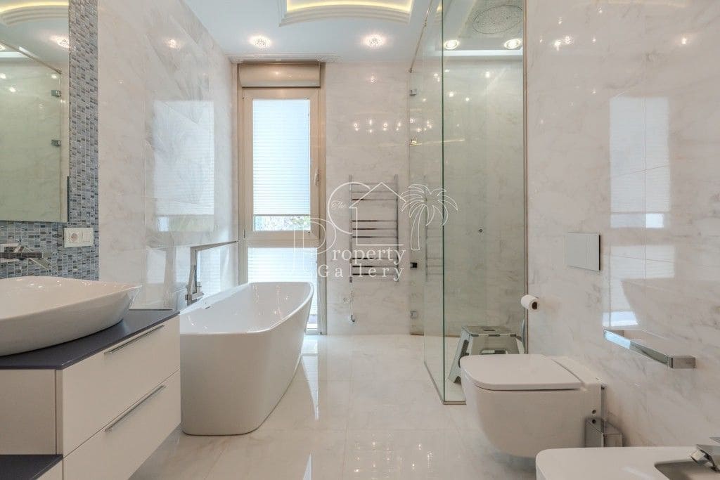 5 slaapkamer Villa te koop in Torviscas met zwembad garage - € 2.100.000 (Ref: 9807563)