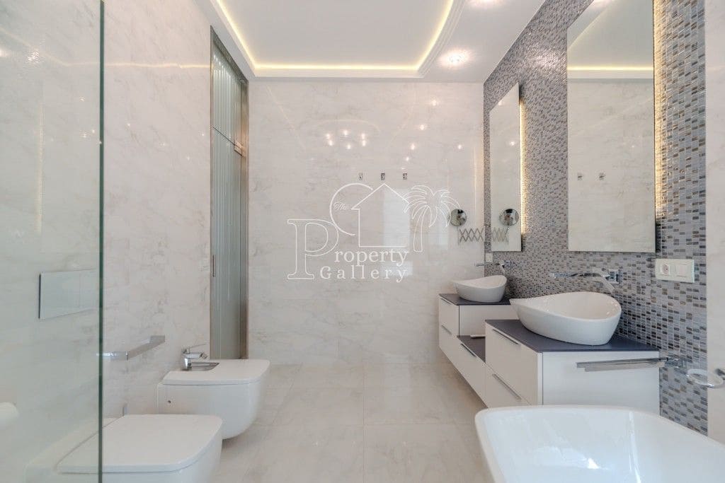 5 slaapkamer Villa te koop in Torviscas met zwembad garage - € 2.100.000 (Ref: 9807563)