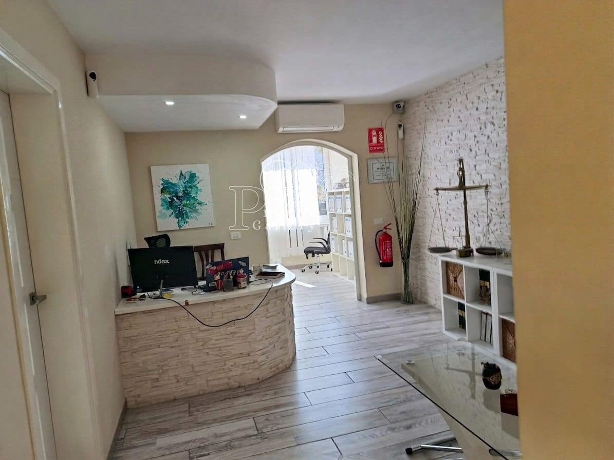 1 soverom Leilighet til salgs i Los Cristianos med svømmebasseng - € 290 000 (Ref: 9854811)