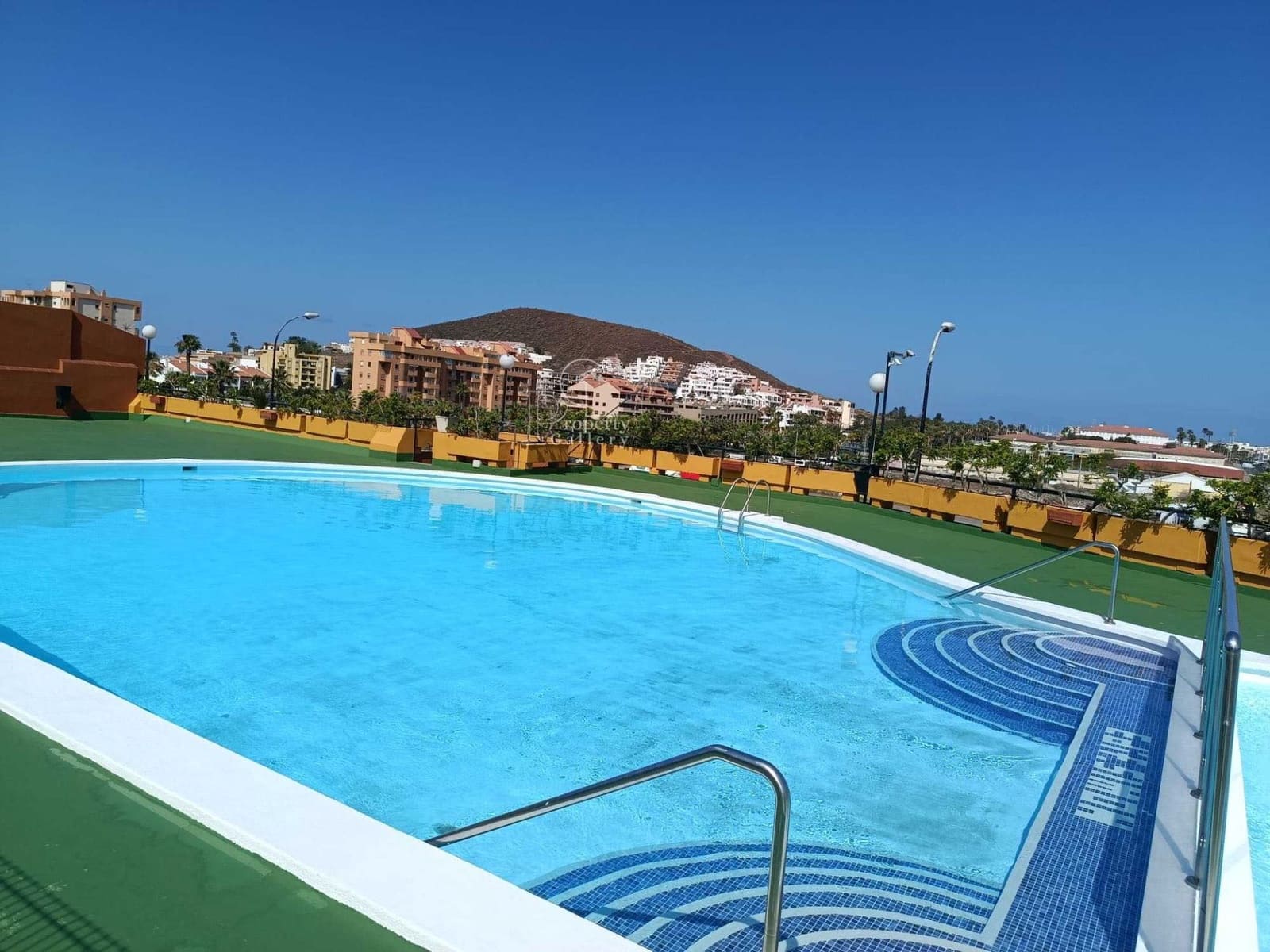 1 soverom Leilighet til salgs i Los Cristianos med svømmebasseng - € 290 000 (Ref: 9854811)
