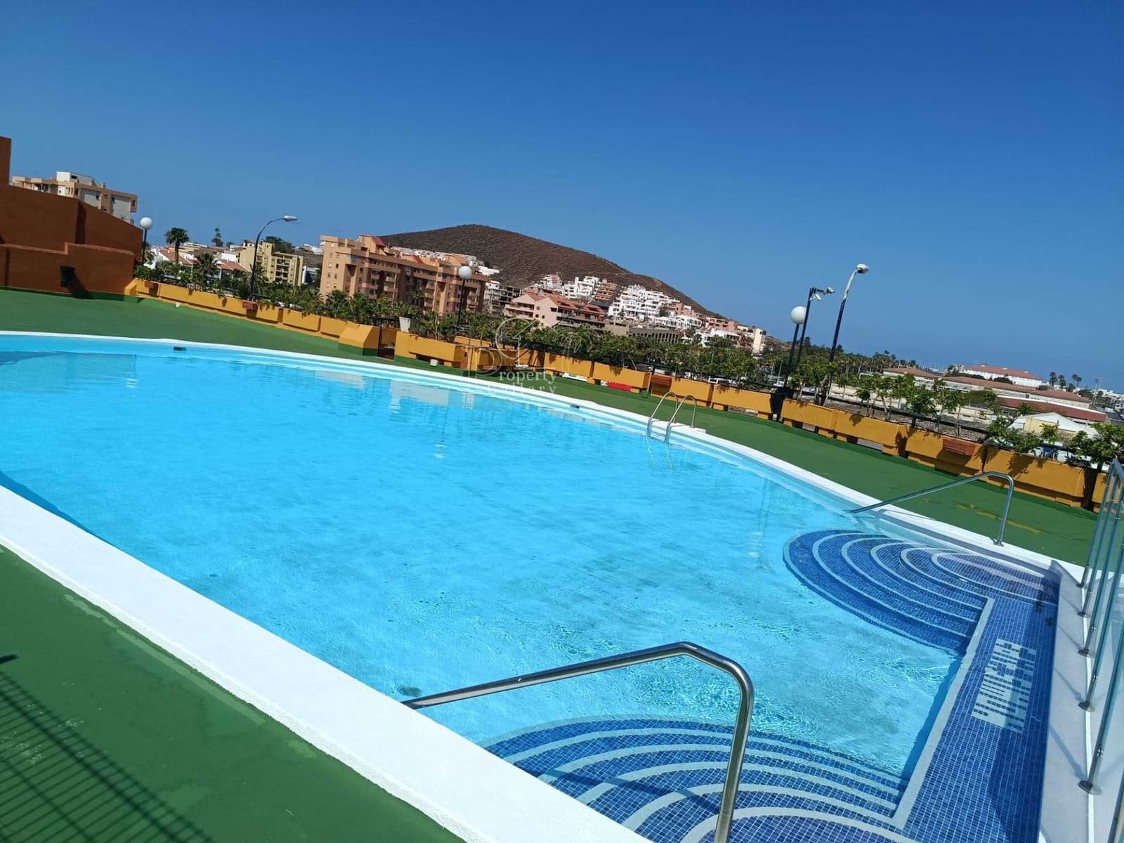 1 soverom Leilighet til salgs i Los Cristianos med svømmebasseng - € 290 000 (Ref: 9854811)