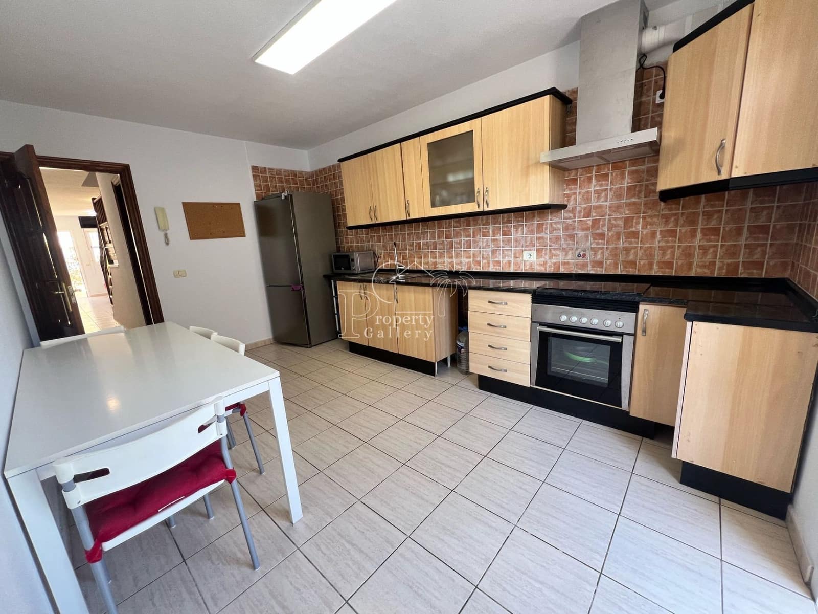 3 soveværelse Lejlighed til salg i Valle de San Lorenzo med garage - € 290.000 (Ref: 9854812)