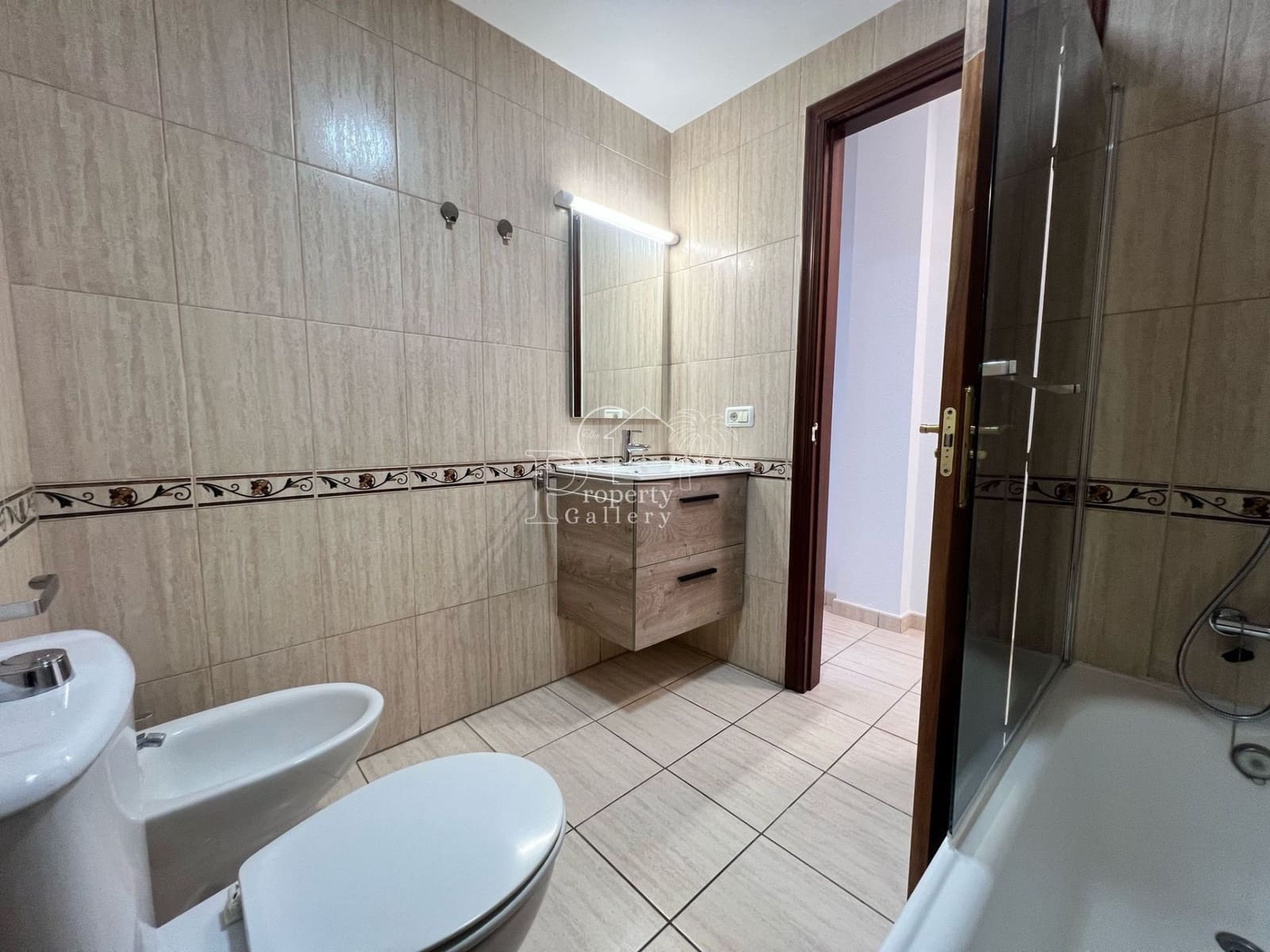 3 soveværelse Lejlighed til salg i Valle de San Lorenzo med garage - € 290.000 (Ref: 9854812)