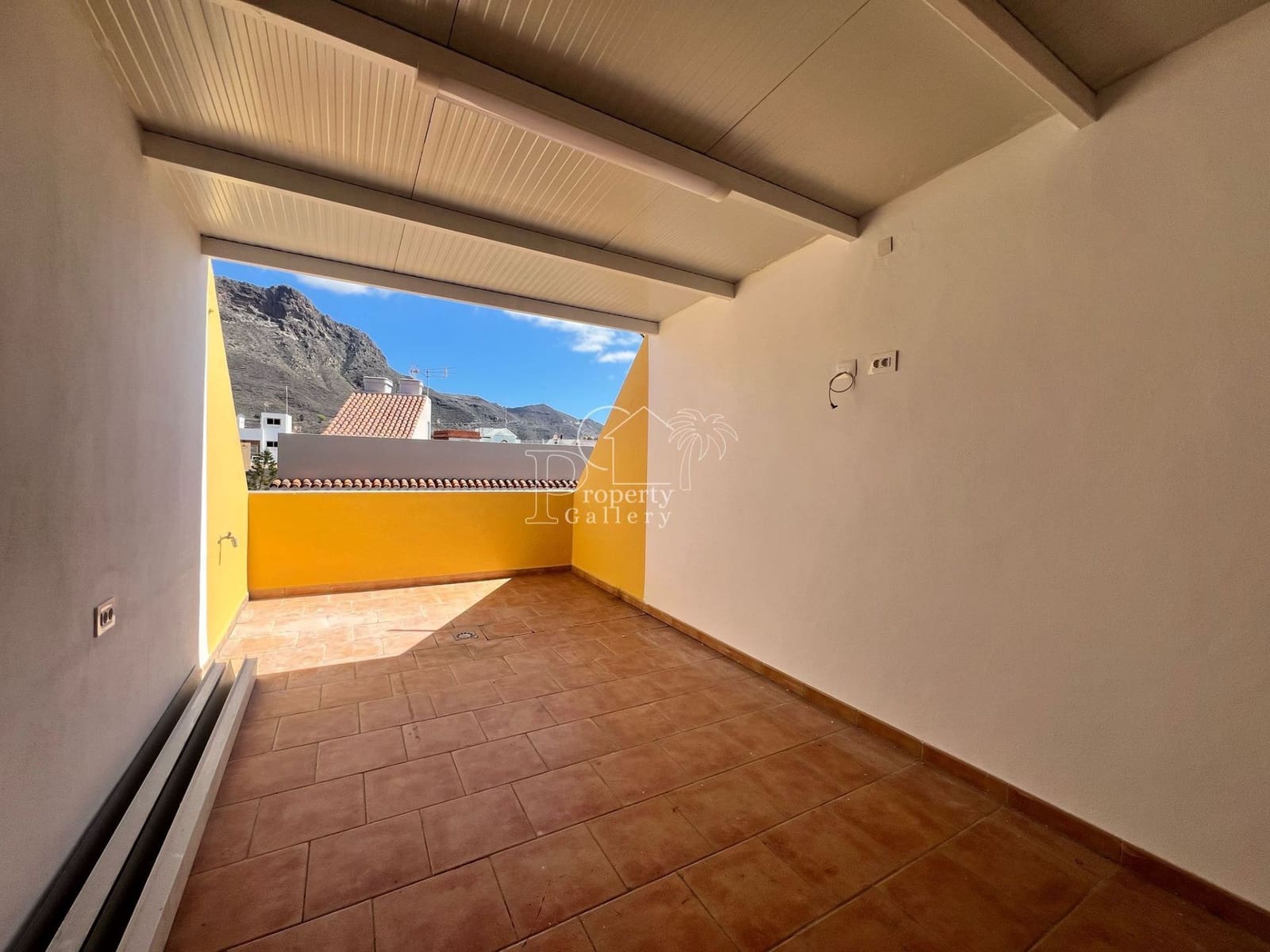 3 soveværelse Lejlighed til salg i Valle de San Lorenzo med garage - € 290.000 (Ref: 9854812)