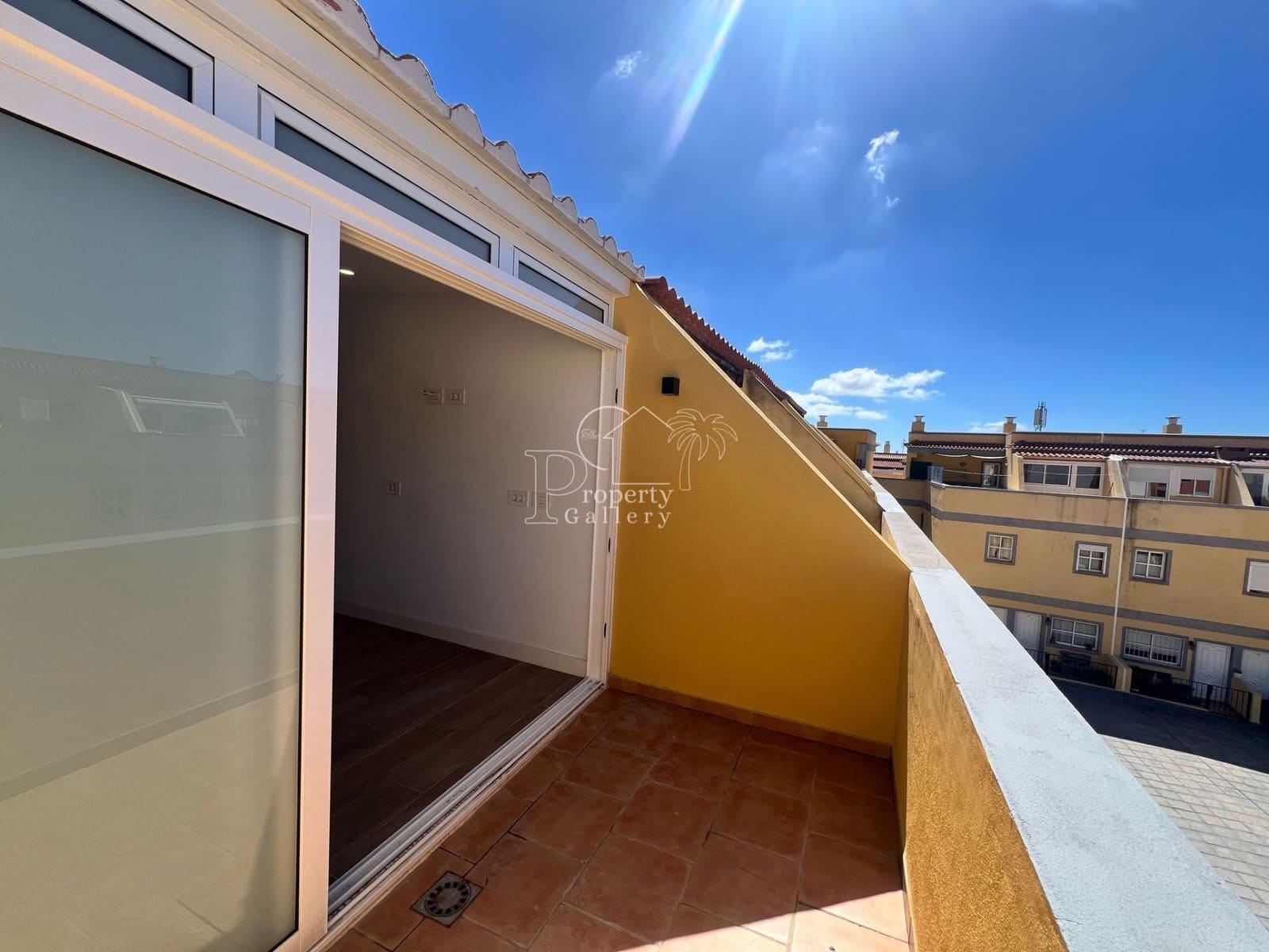 3 soveværelse Lejlighed til salg i Valle de San Lorenzo med garage - € 290.000 (Ref: 9854812)