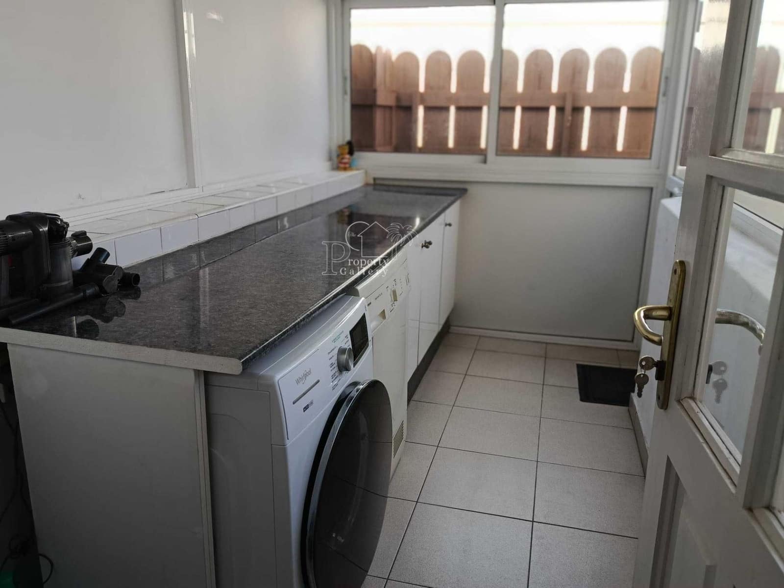 3 sypialnia Dom na sprzedaż w Chayofa z basenem garażem - 525 000 € (Ref: 9854813)