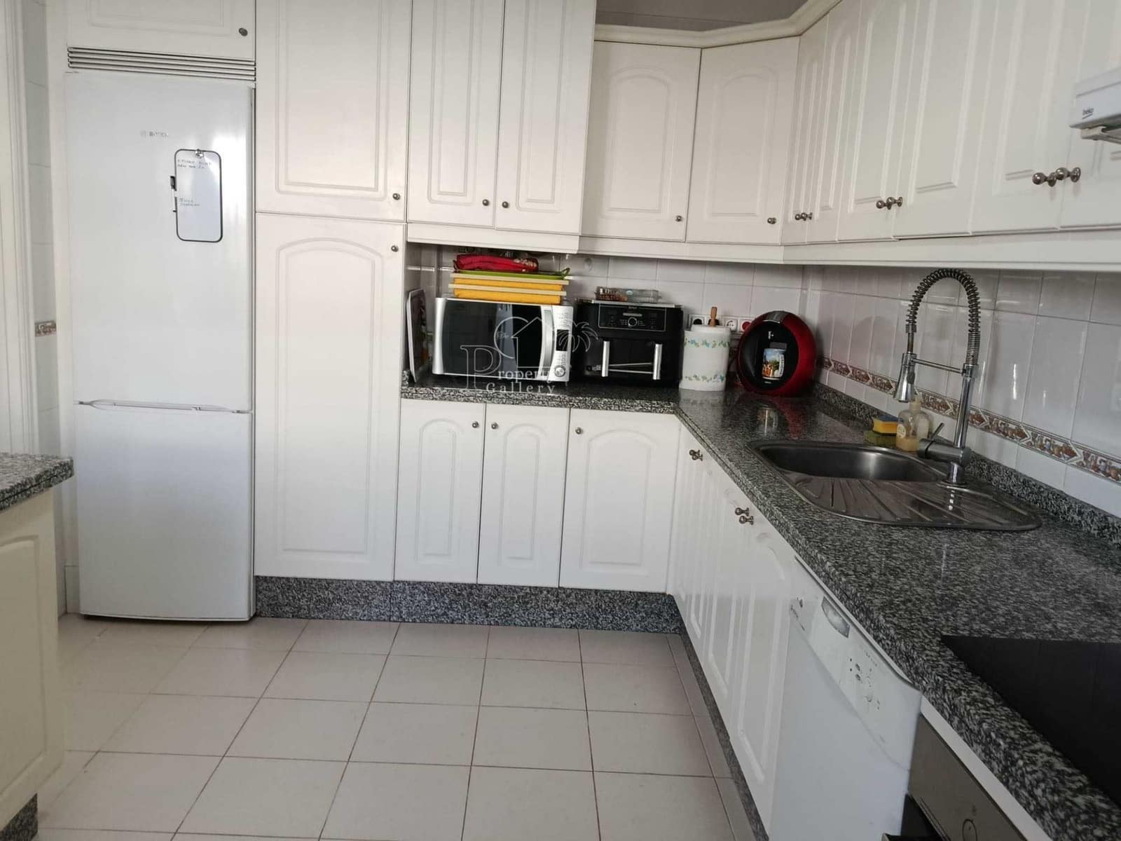 3 sypialnia Dom na sprzedaż w Chayofa z basenem garażem - 525 000 € (Ref: 9854813)