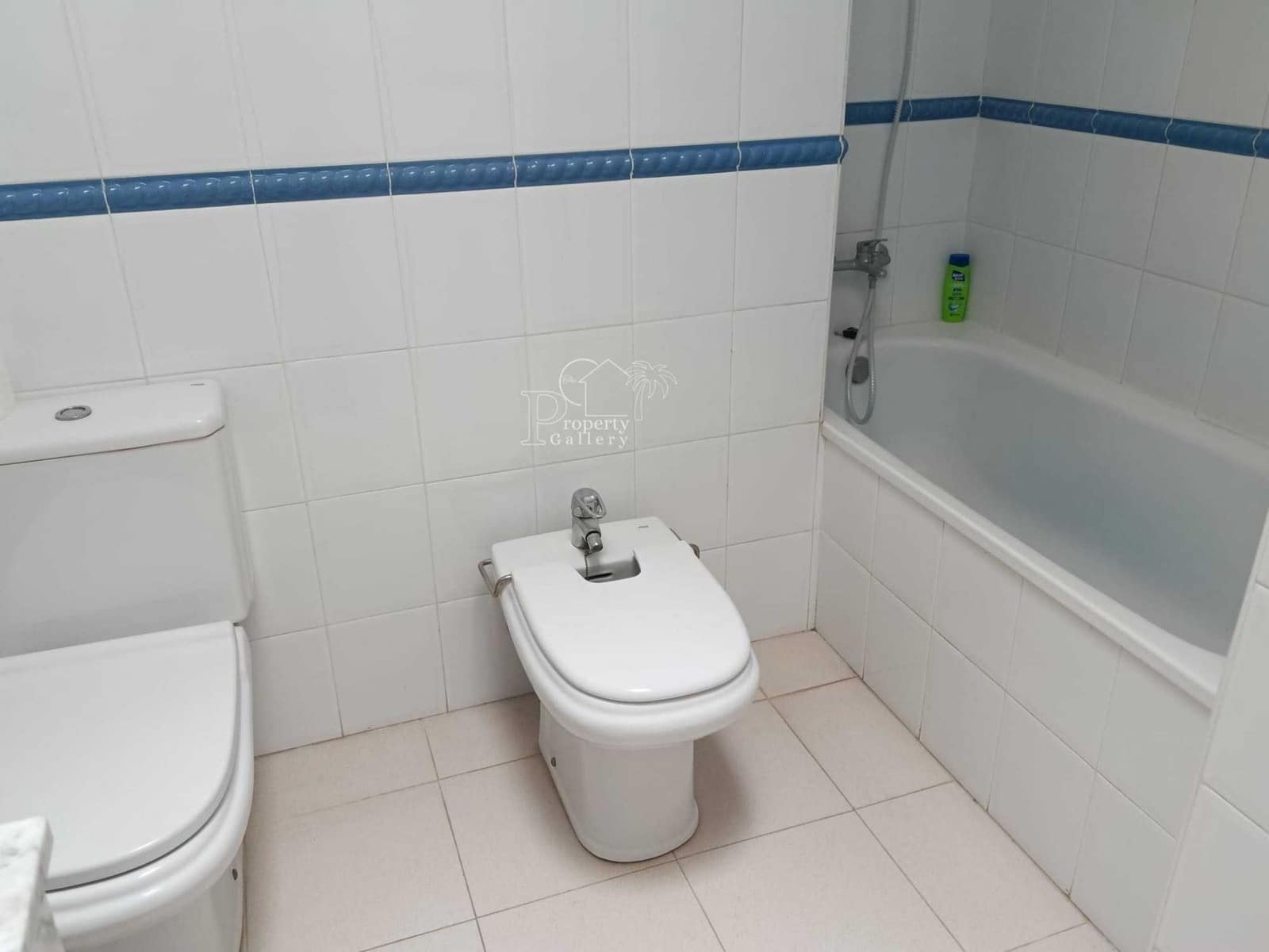 3 sypialnia Dom na sprzedaż w Chayofa z basenem garażem - 525 000 € (Ref: 9854813)