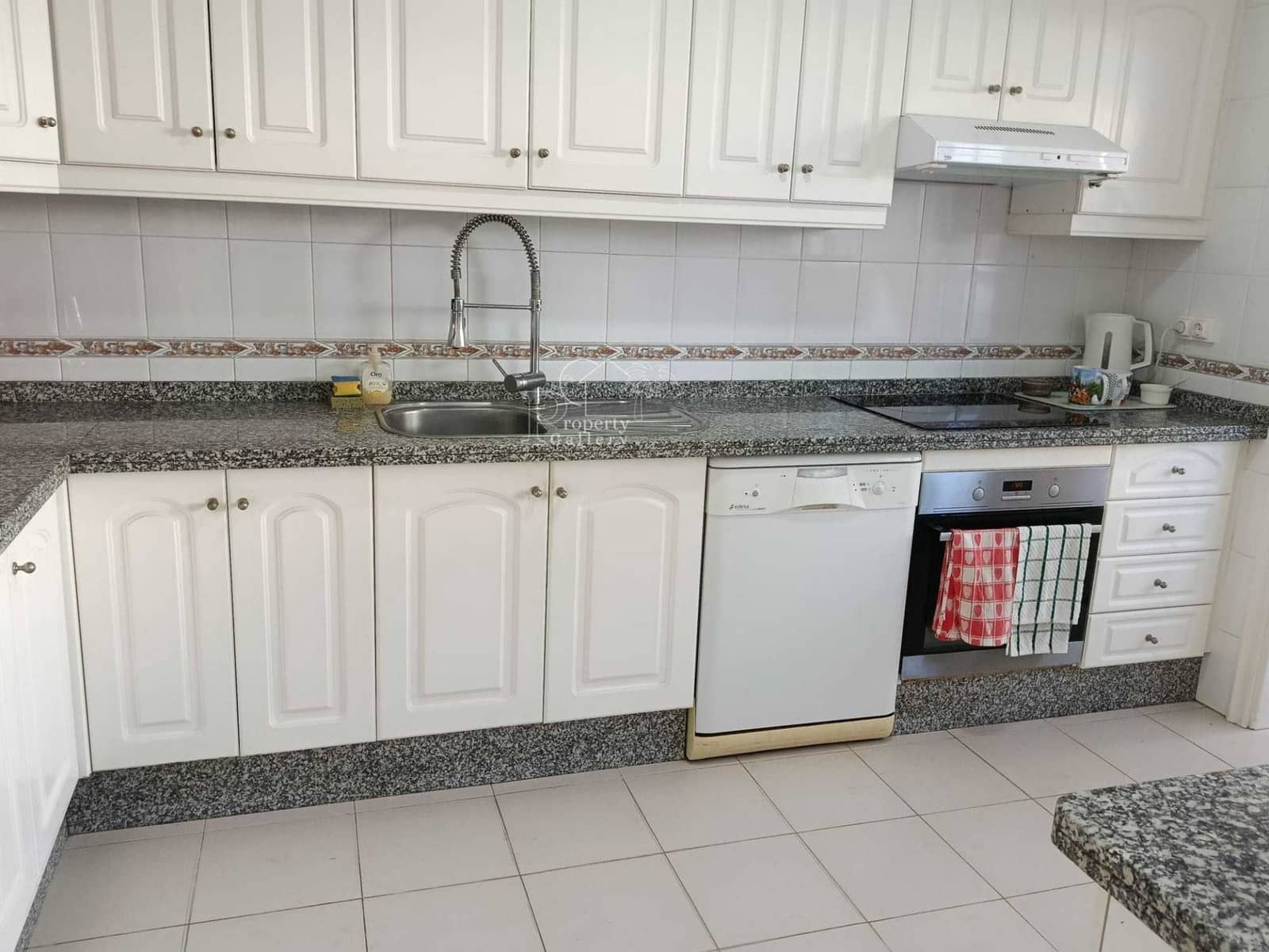 3 sypialnia Dom na sprzedaż w Chayofa z basenem garażem - 525 000 € (Ref: 9854813)