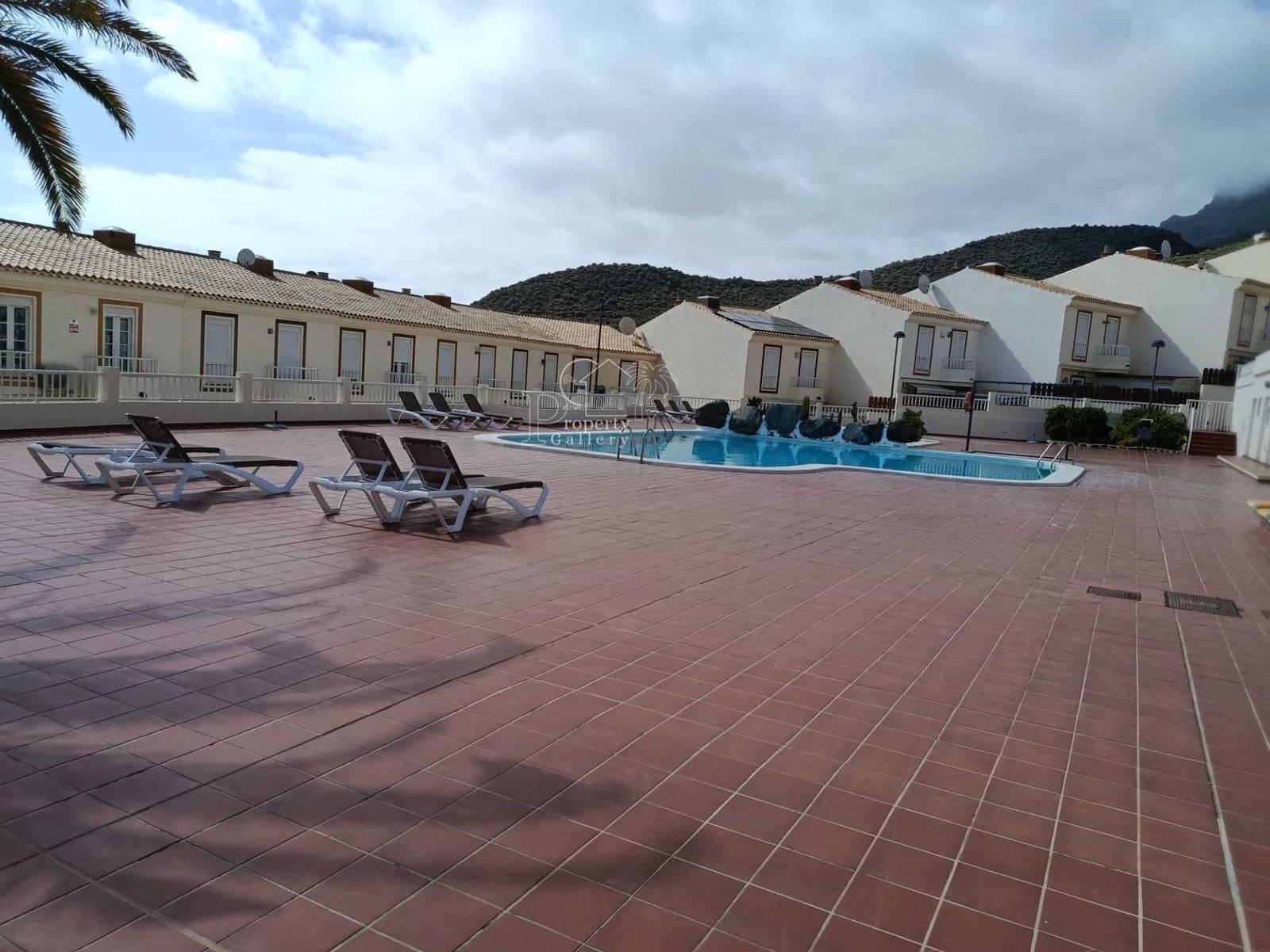 3 sypialnia Dom na sprzedaż w Chayofa z basenem garażem - 525 000 € (Ref: 9854813)